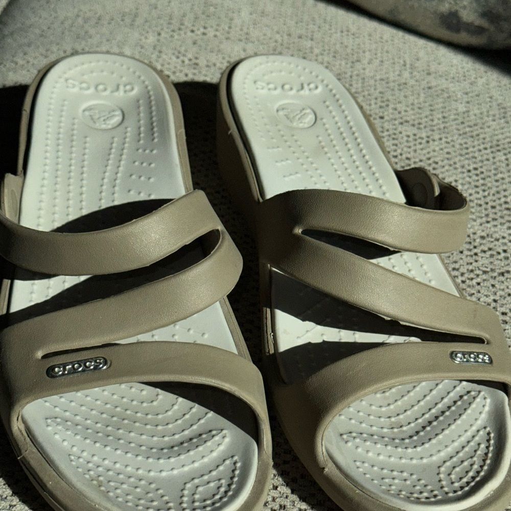 Crocs Womens Patricia Wedge Slide Sandals Size 10 Khaki Tan Cream Comfort Shoes